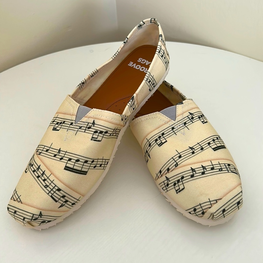 Groove Bags Cream Music Note Slide On Flats 10w